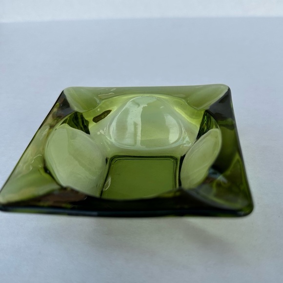 🌟3/$20🌟 Anchor Hocking Green Glass Ashtray Vintage - Picture 3 of 5